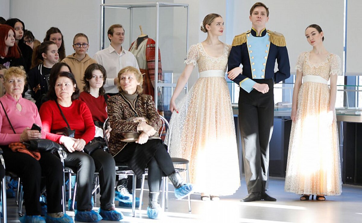 Пушкин в белёве. Ленинский парк белев. Бюст пушкина в лукоянове. Ул. Белев музей жуковского.