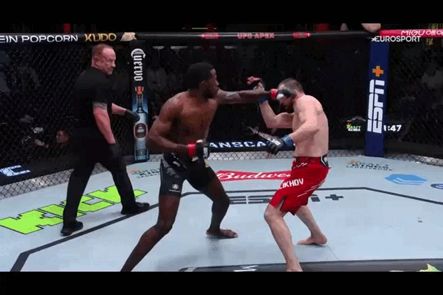 Рэнди Брауном тушит свет Муслиму Салихову