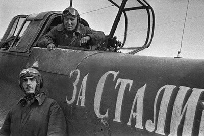 Экипаж старшего лейтенанта Н.А. Рожнова, 1943 год. Фото корреспондента газеты «Слово бойца» М.Б. Маркова-Гринберга