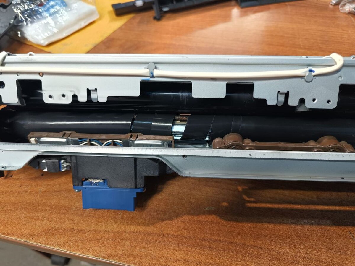 Стол для ремонта электроники. Компьютерный мастер. Мастерская электронщика. Ремонт и сервис 12. Ремонт и сервис 12.