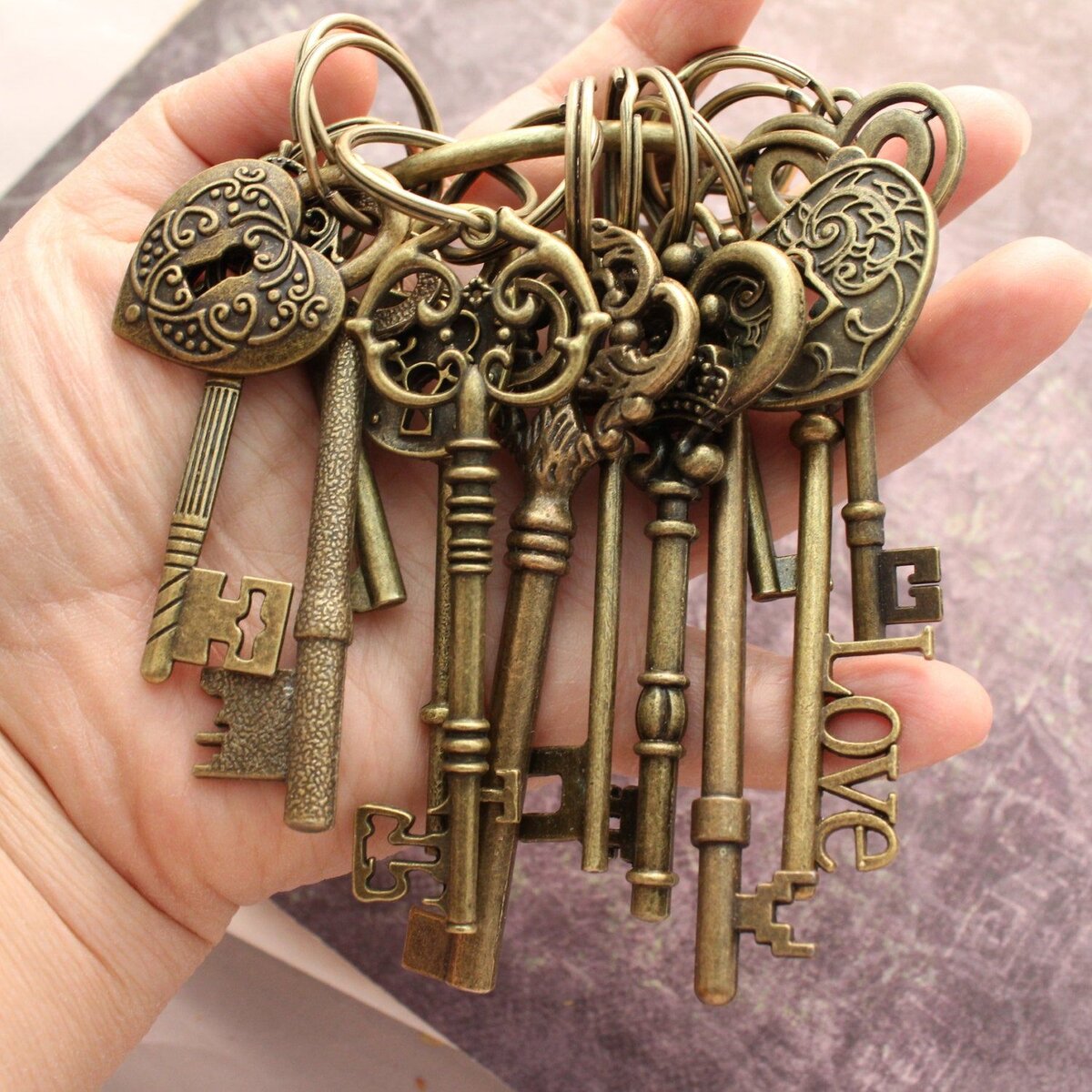 Оберег ключ. Старинный ключ. Красивые ключи. Красивый старинный ключ. Ключ украшение.