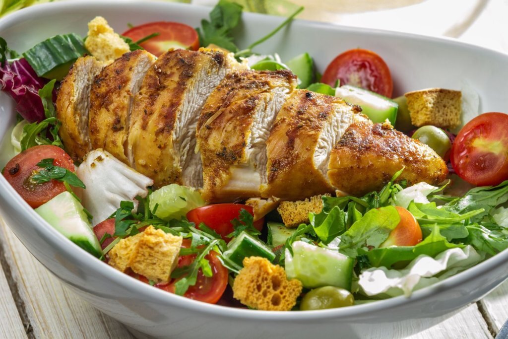 Шницель из филе индейки. Венский шницель из индейки. Моравский шницель. Шницель куриный в панировке на сковороде. Индейка в сухарях на сковороде.