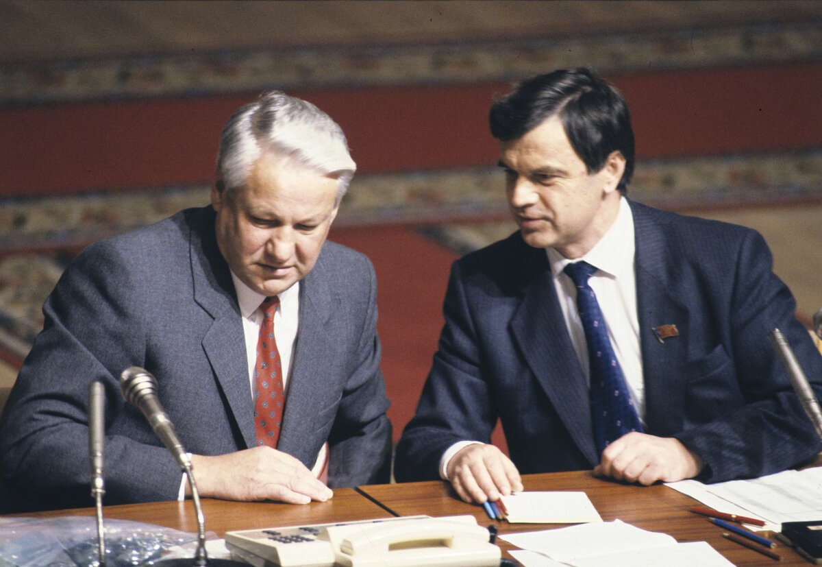 Ельцин Руцкой Хасбулатов. Председатель Верховного совета 1993 Хасбулатов. Хасбулатов 1992.