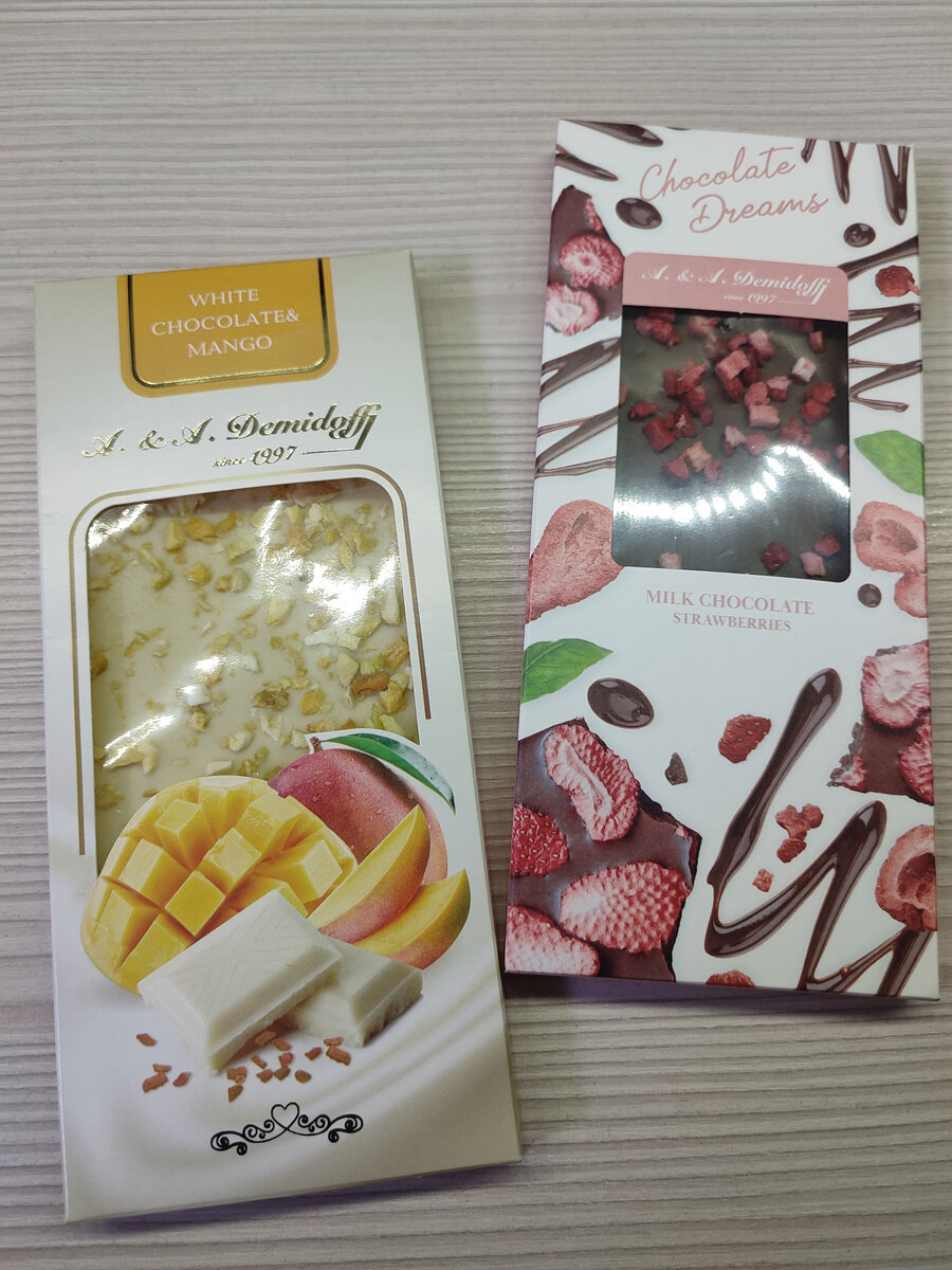 упаковка белого и молочного шоколада от A. & A. Demidoff
