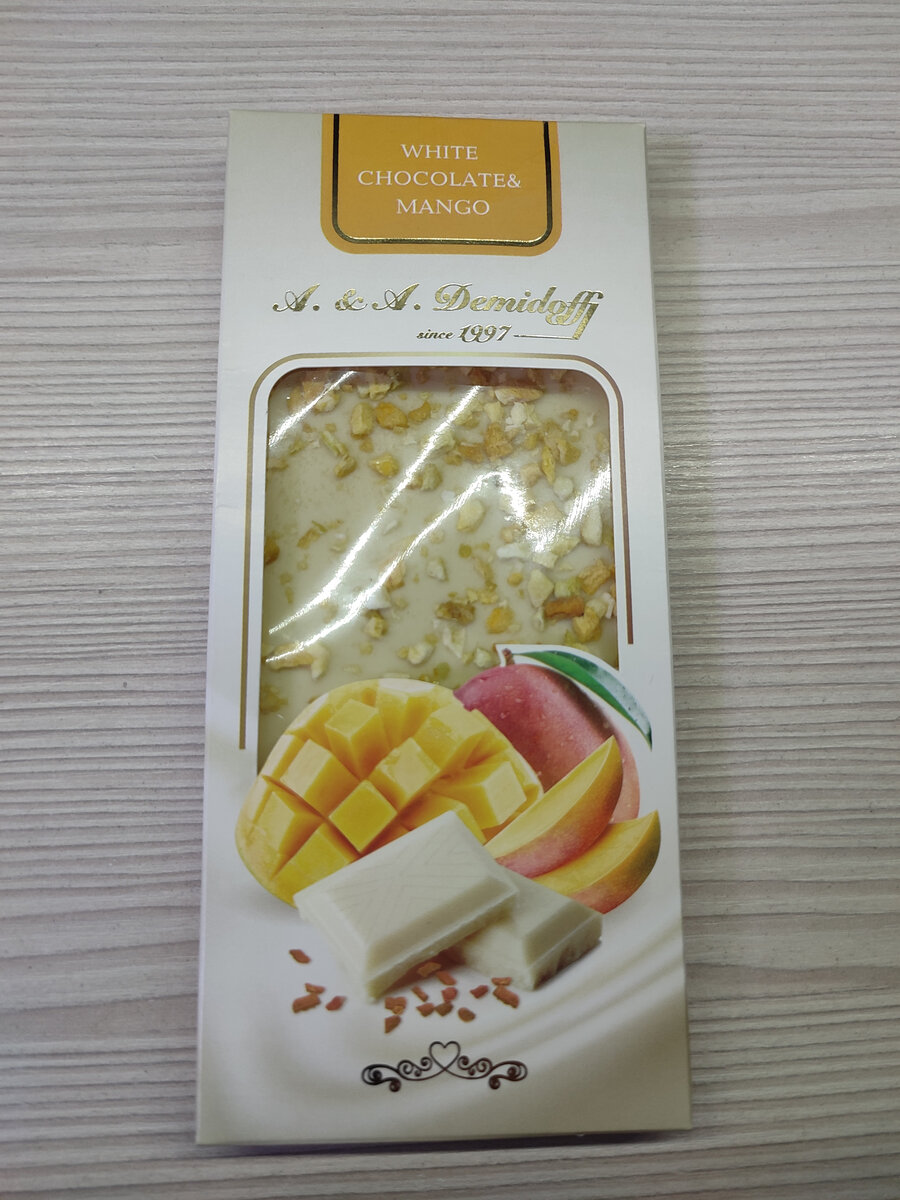 упаковка белого шоколада с манго