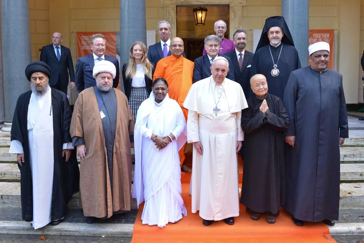 Иностранных религиозных организациях. Папа Франциск и экуменизм. Священники разных конфессий. Священники разных религий.