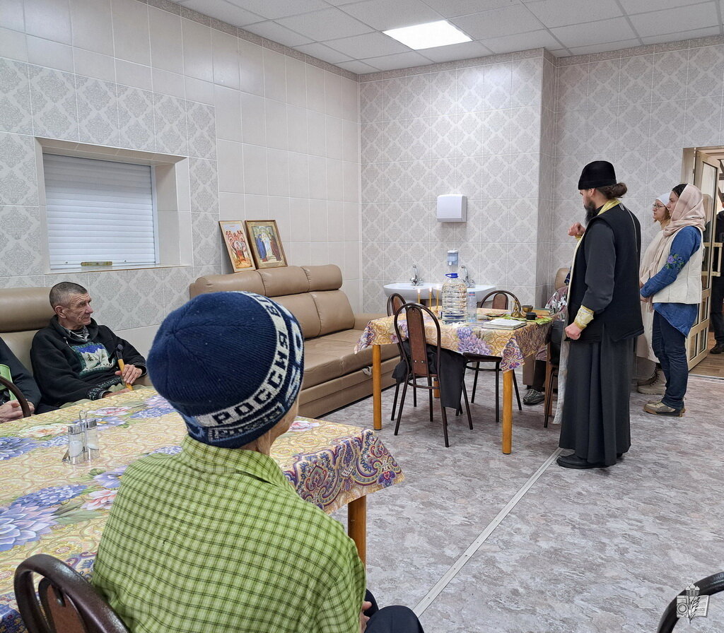 Пожилые люди и инвалиды. Социальное обслуживание на дому. Соц обслуживание пожилых. Социальный работник на дому. Социальное обслуживание пожилых людей.