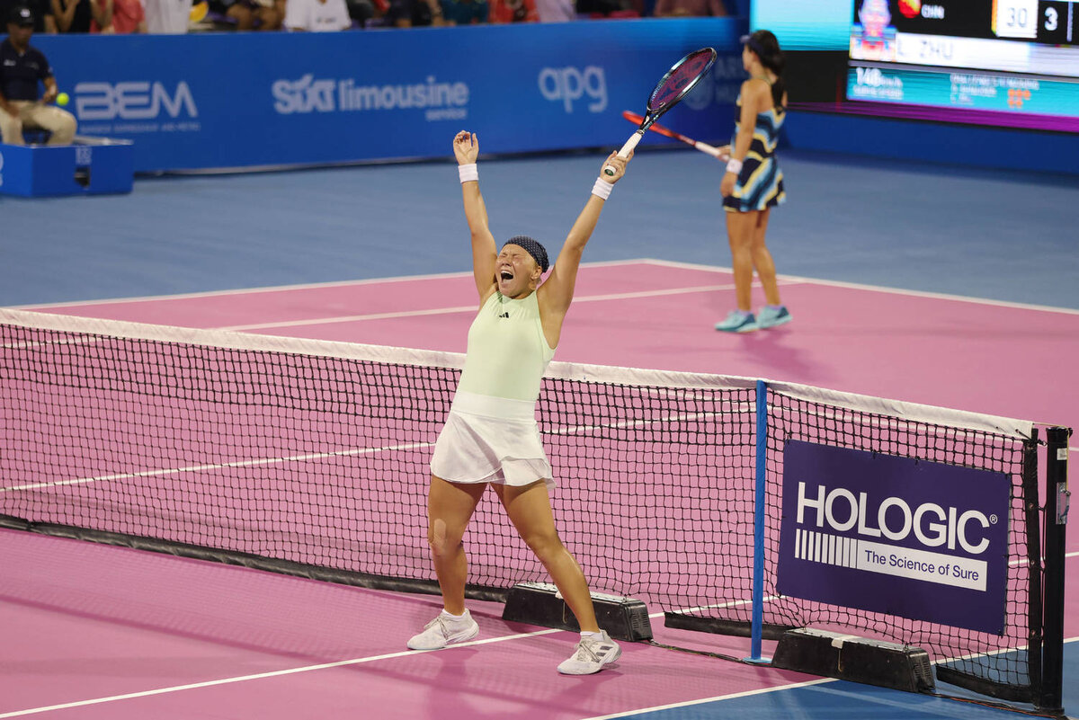 теннисистка. 15-летняя теннисистка мартина хингис. юрон ivanovic. красивые теннисистки. теннис.