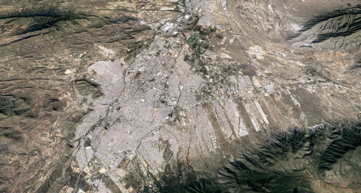 Город Сальтильо в Свободном и Суверенном Штате Коауила де Сарагоса, Мексика. Координаты: 25.437227, -100.996799, высота - 2.000 метров. Тип: Спутник, режим: Глобус, Вид 3D, без ярлыков, Google карта.