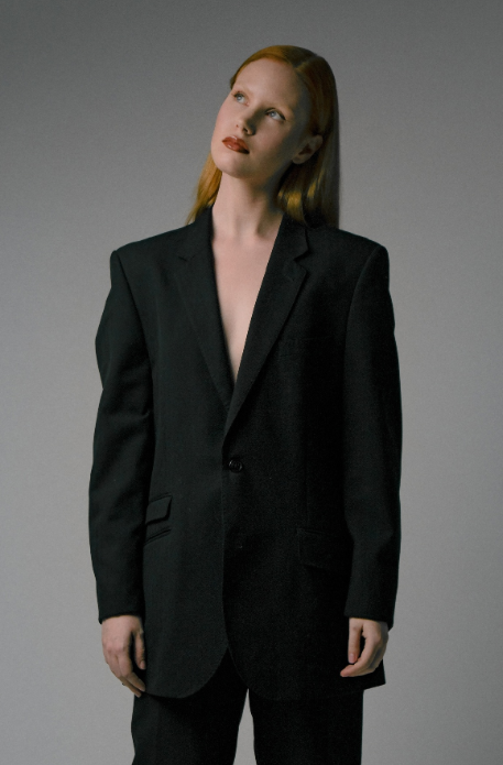 Школьная любовь. Воспитатель идет с детьми. Приставка и предлог по. Прогулка возле офиса. Решения задач в парах.