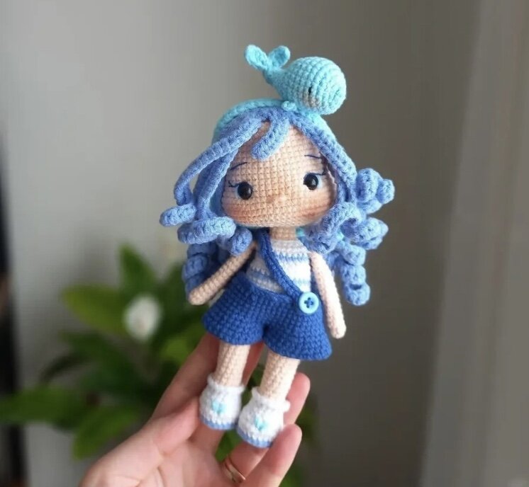 Рукоделие. Рука девушки в вязаном. Кружок вязания. Книттинг. Рукоделие вязание.