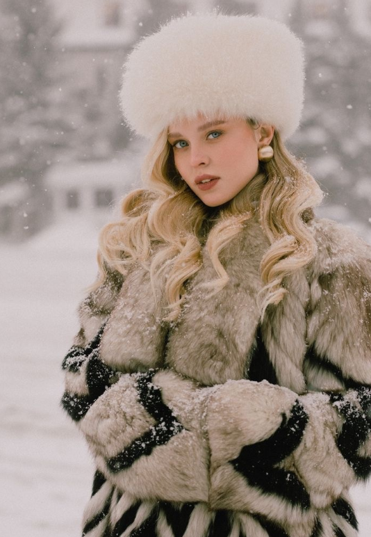 девушка в наушниках. обычная девочка ксения куприкова. Mari m обычные девчонки. обычные девочки песня. девушка с электрогитарой.