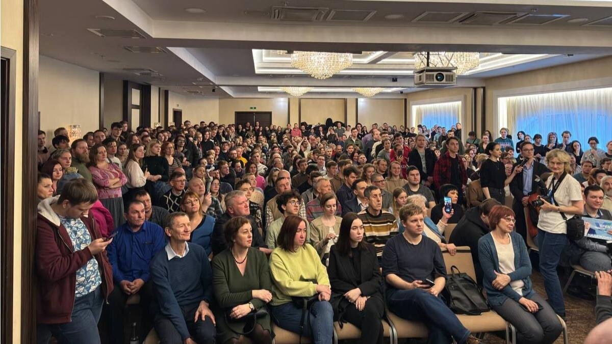 После встречи с поддерживающими его сторонниками в Новосибирске, кандидат Борис Надеждин объявил о своем намерении посетить все города-миллионники страны.-2