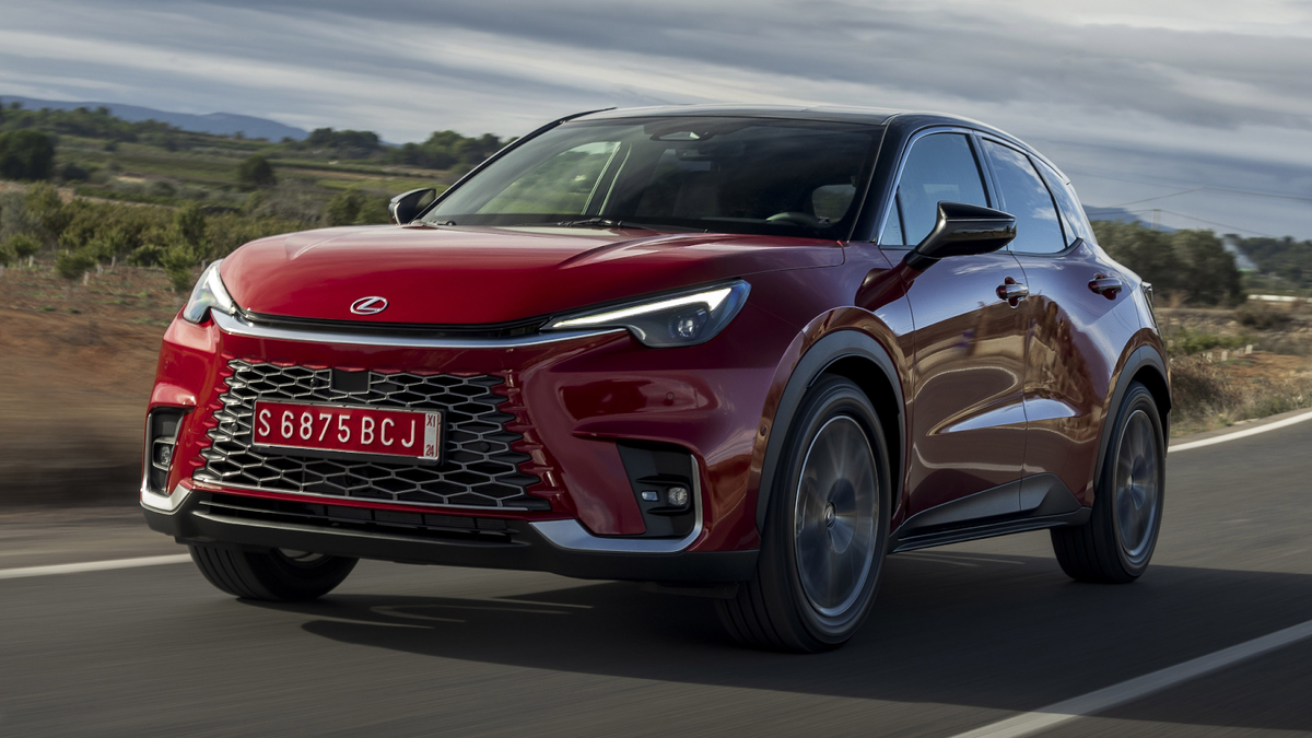 Первое место рейтинга – Lexus LBX 