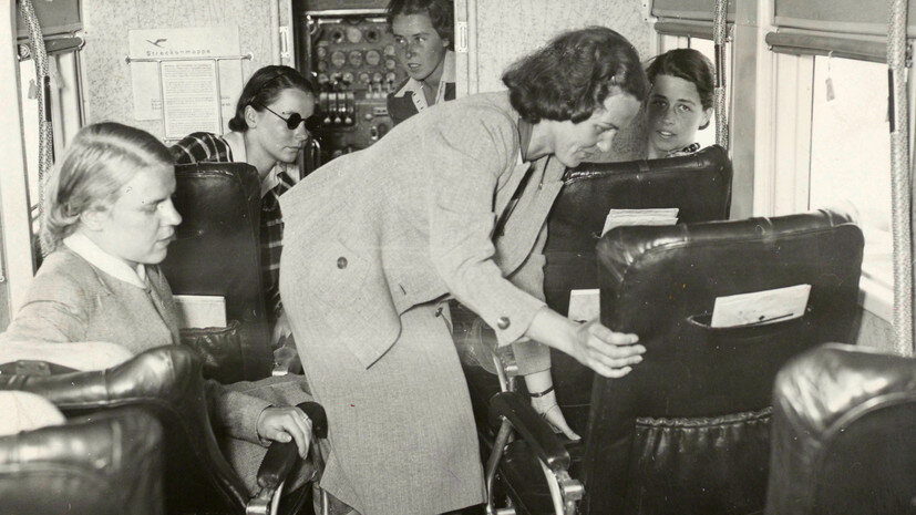     Стюардессы авиакомпании Lufthansa, 1938 год  Hulton Archive/Getty Images