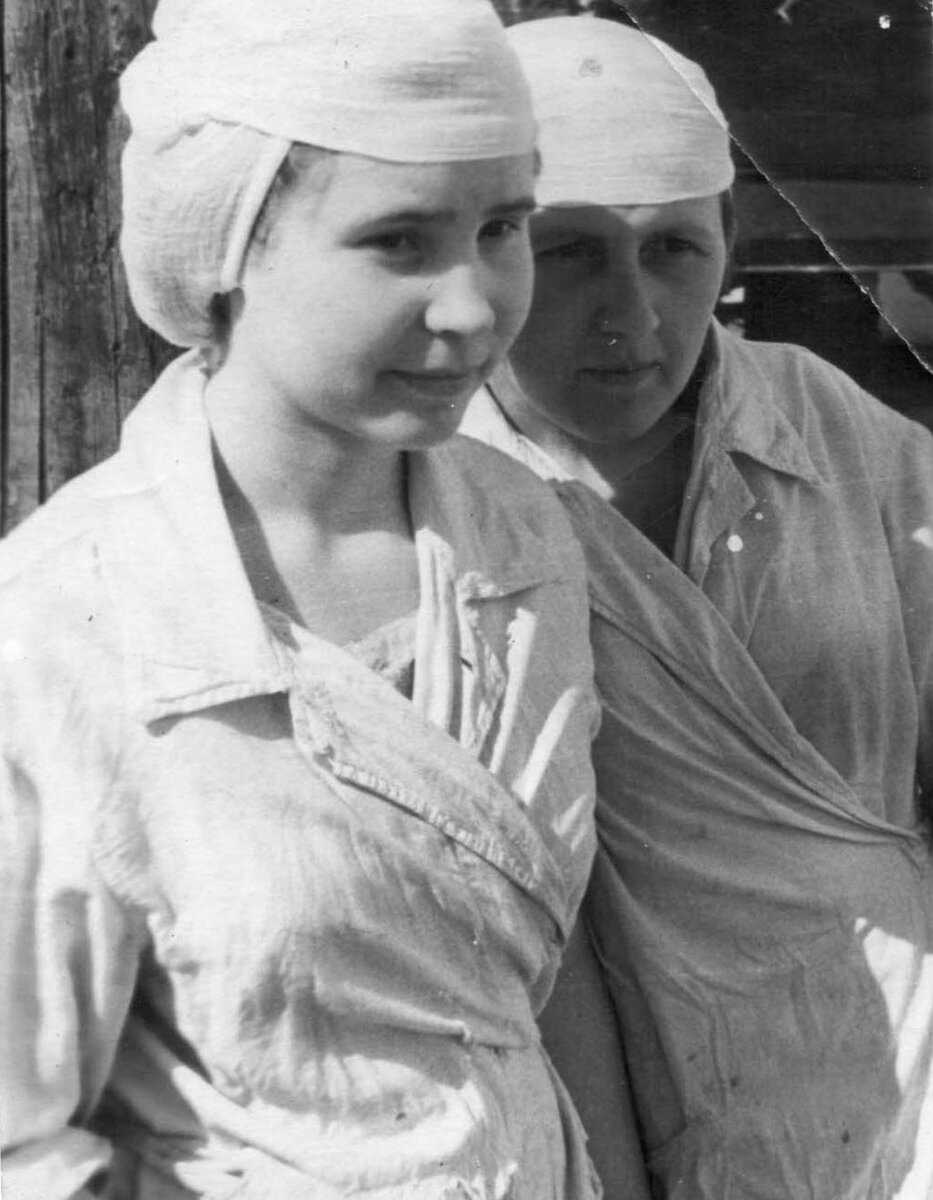 Аппаратчицы МКК Надежда Еремеева и Мария Анищенко