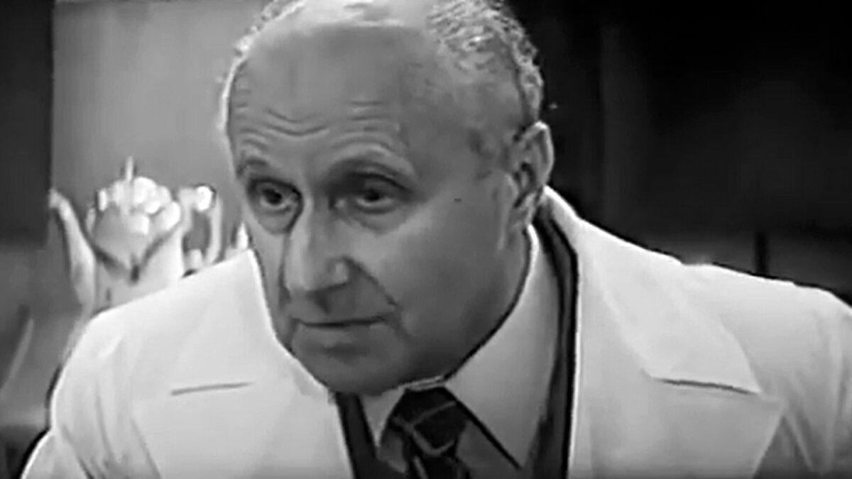 Чем режиссер отличается. Чем режиссер отличается. Режиссер на съемках. Разница между режиссером и продюсером и сценаристом. Продюсер на площадке.