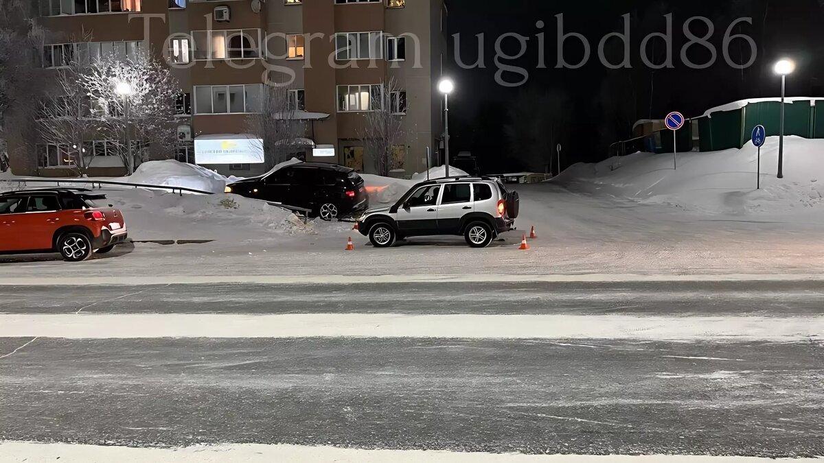 В Ханты-Мансийске в аварии с внедорожником пострадали двое взрослых и  ребенок | muksun.fm | Дзен