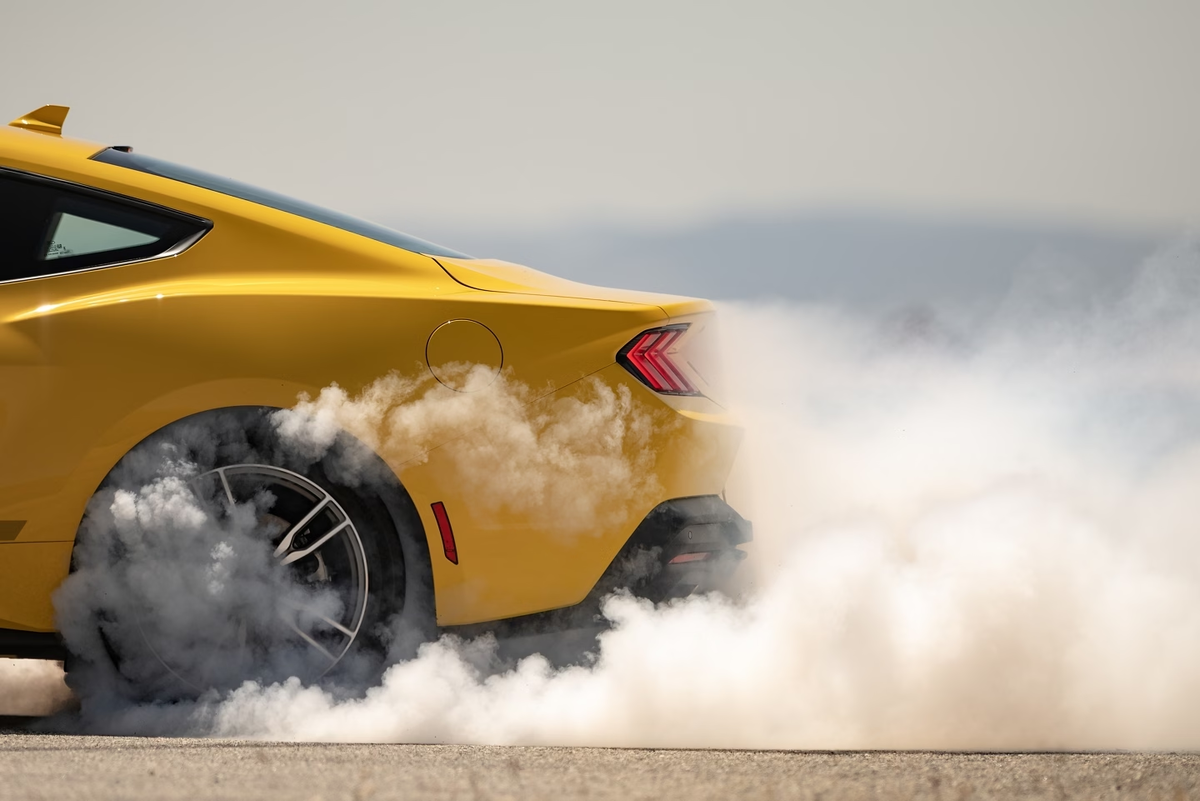 Ford Mustang 2024 v8