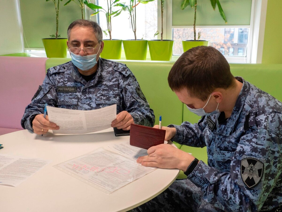 на страже вашей безопасности. городской департамент охраны. охрана. минская милиция. форма угсо.