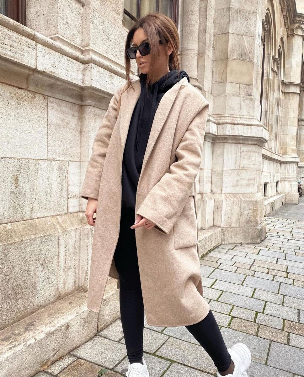 Девушка в пальто. Пальто душе греч зима лондон. Идти без пальто. Идти без пальто. Стильные блондинки.
