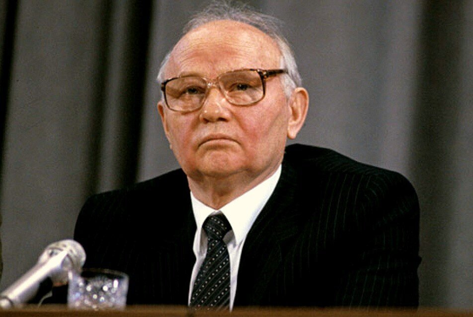 примаков в очках. кгб ссср сотрудники. кгб при горбачеве. кгб при горбачеве. андропов.