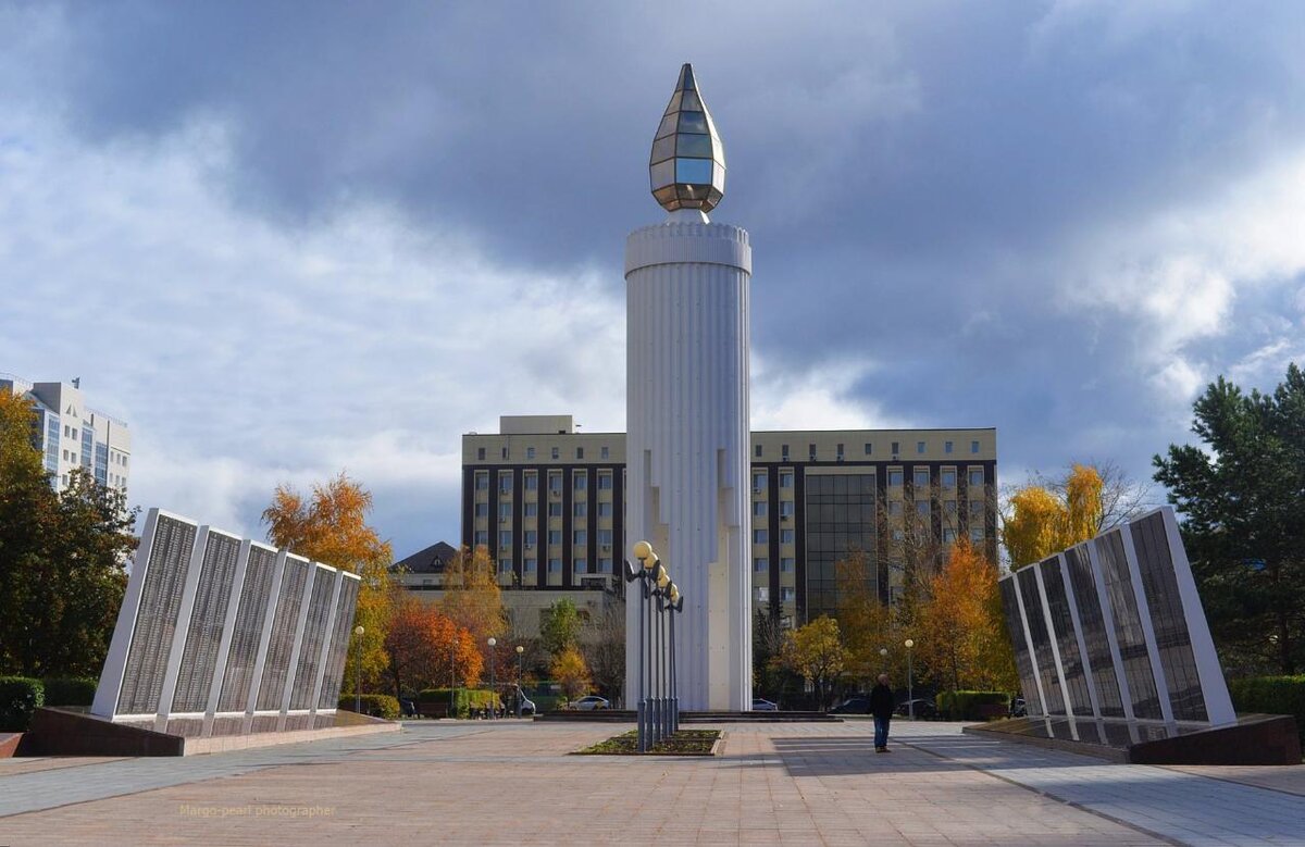 Площадь памяти Тюмень. Сквер памяти Тюмень. Памятник на площади памяти в Тюмени. Тюмень достромичательности.