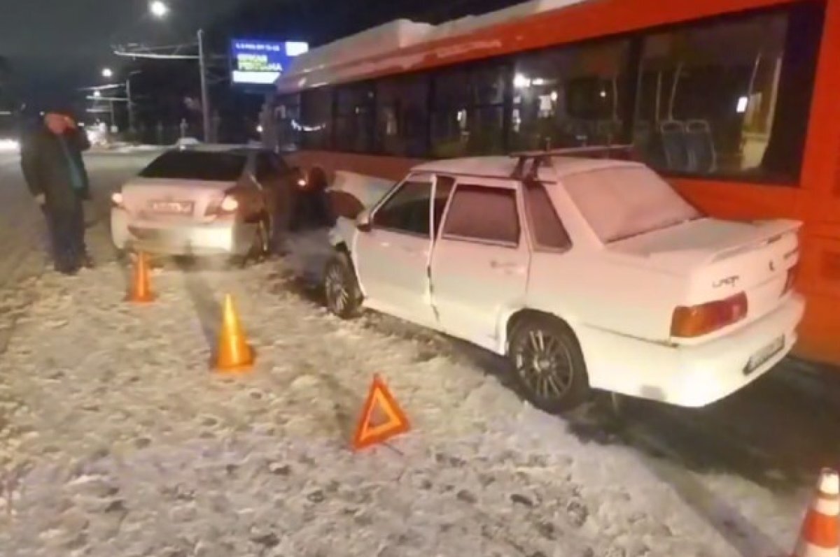 Автобус и две легковушки столкнулись в Нижнем Новгороде | АиФ – Нижний  Новгород | Дзен