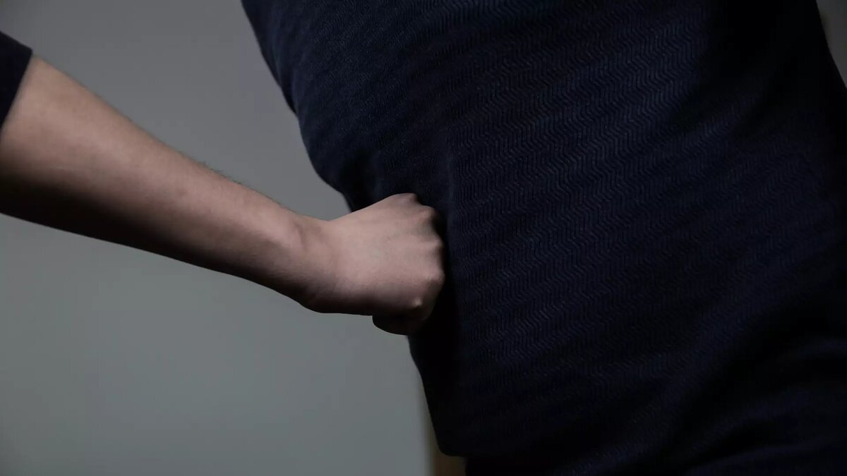     Драка с применением лопаты произошла на площади Советской в Нижнем Новгороде. Видео очевидцы разместили в соцсетях.