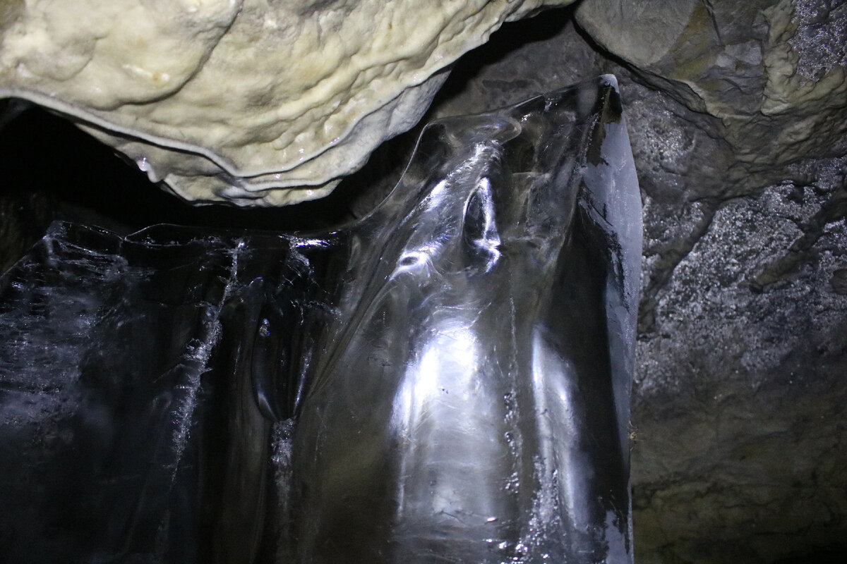 Пещерный лёд