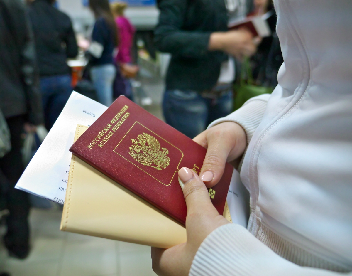 Можно ли получить загранпаспорт по временной регистрации не по прописке? Сроки, документы и нюансы