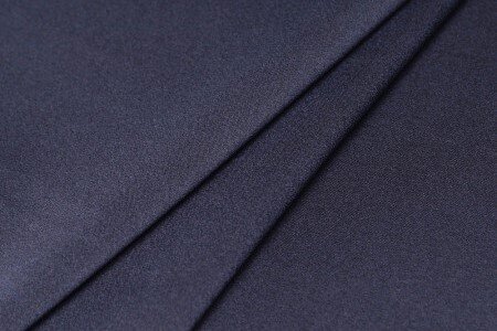 Трикотаж — эластичный материал, который вывязывают на специальных машинах. Качество и свойства полотна в первую очередь зависит от его состава. Рассказываем, на что обратить внимание при покупке.-5