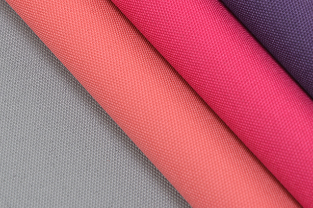 Трикотаж — эластичный материал, который вывязывают на специальных машинах. Качество и свойства полотна в первую очередь зависит от его состава. Рассказываем, на что обратить внимание при покупке.-6