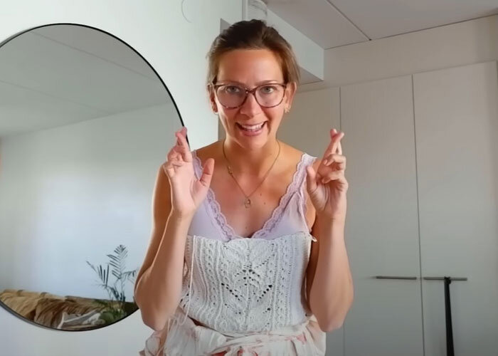 вызвать девчата. вызвать девчата. девушка с телефоном. красивые девушки из москвы. билли пайпер тайный дневник девушки.