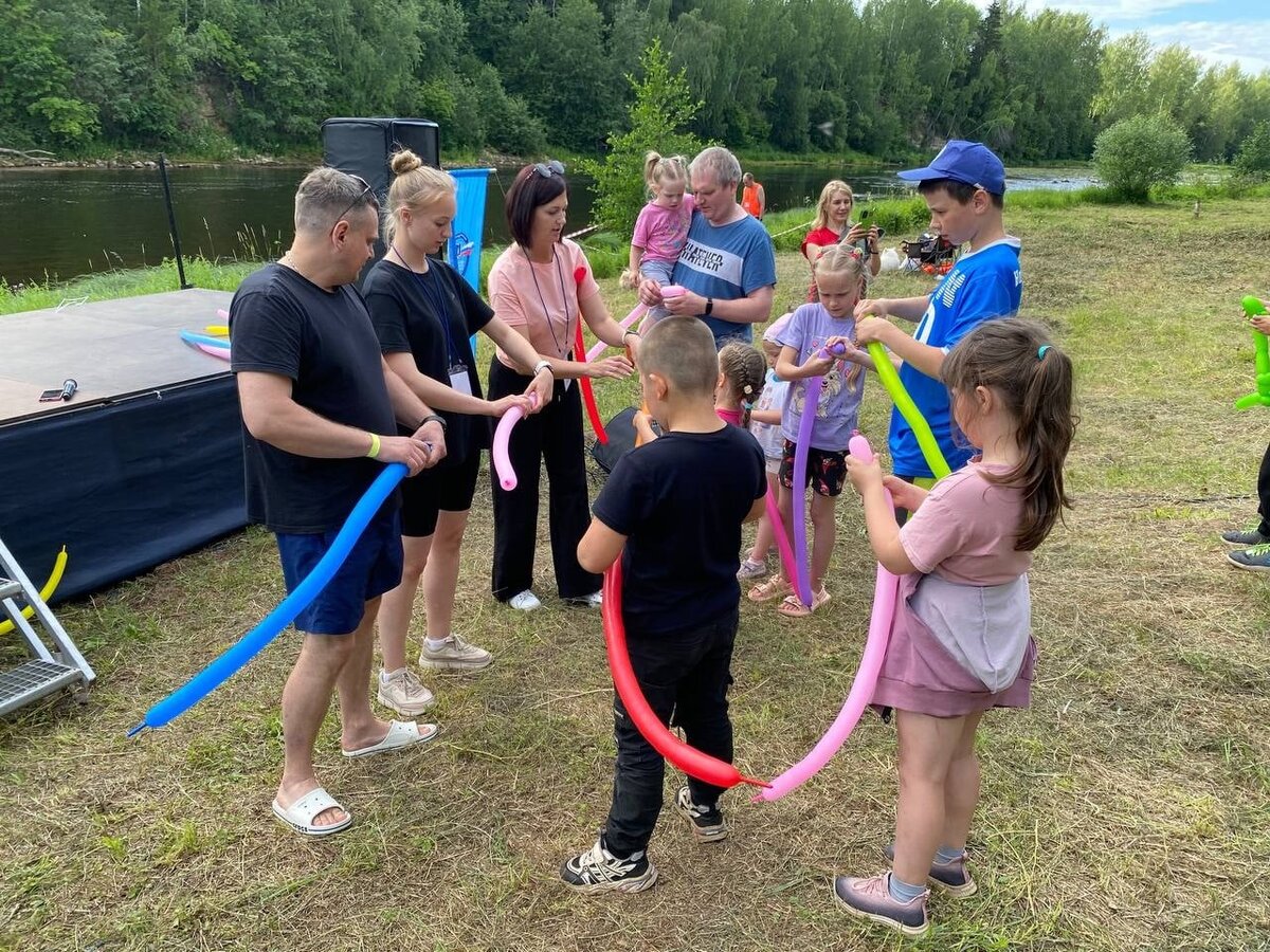 Туризм в германии. Тур (путешествие). Туристы в походе. Путешествие с семьей. Туристический лагерь.