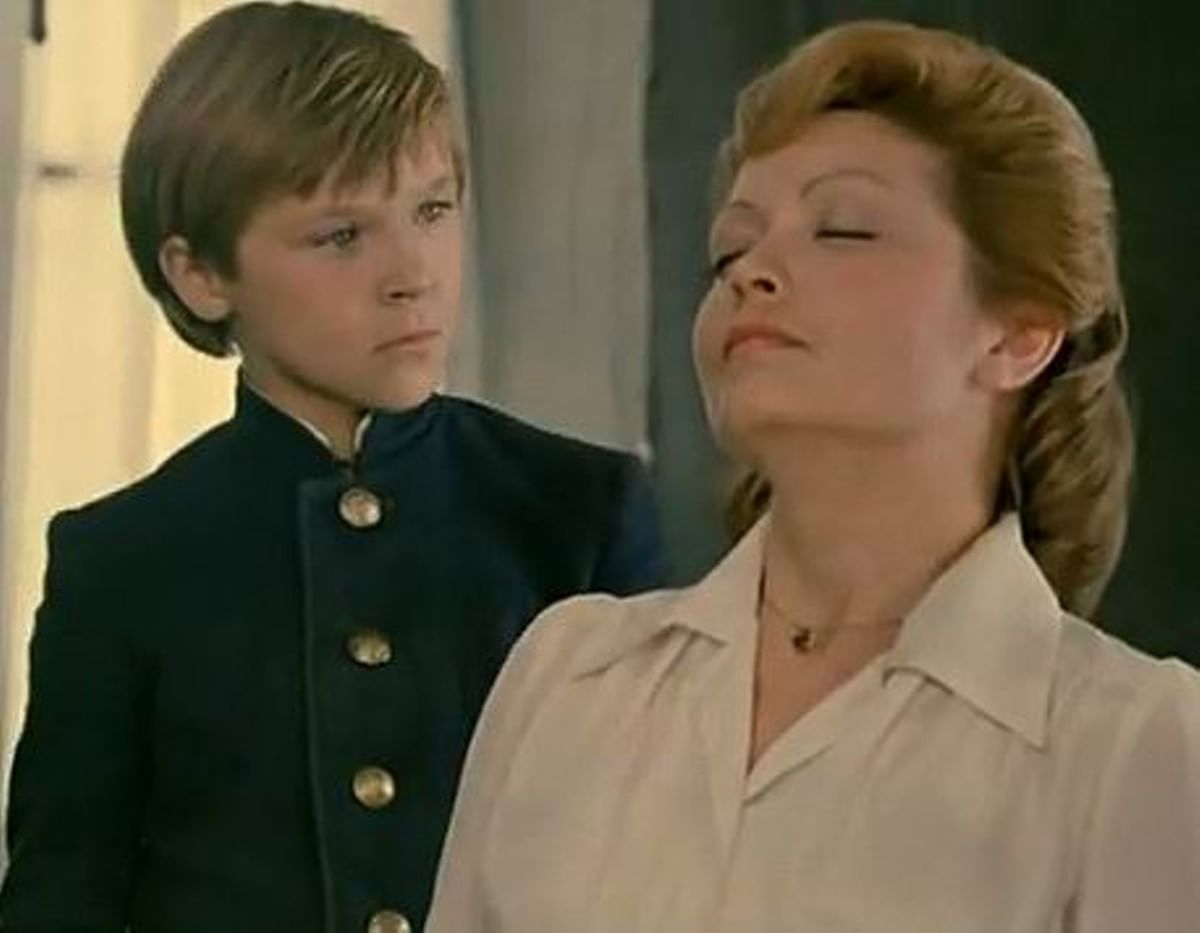 апрель 1977 года календарь.