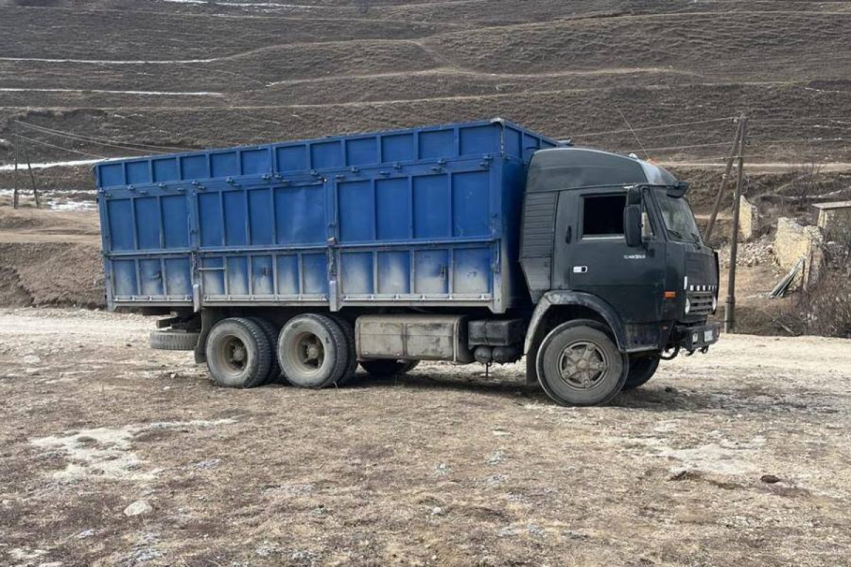    В Дагестане водитель КАМАЗа по неосторожности наехал на 12-летнего сына