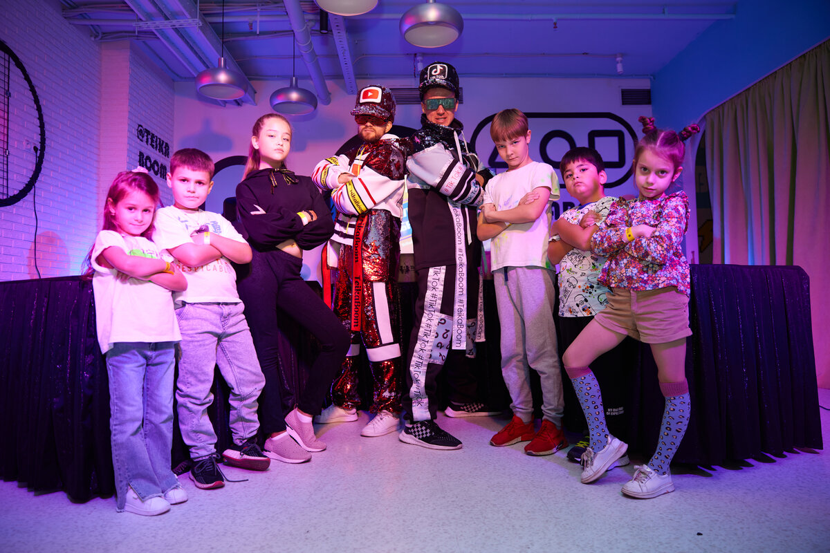 Аниматор малыш. Аниматоры на детский праздник. Аниматоры. Аниматоры на детский праздник. Аниматоры на день рождения.