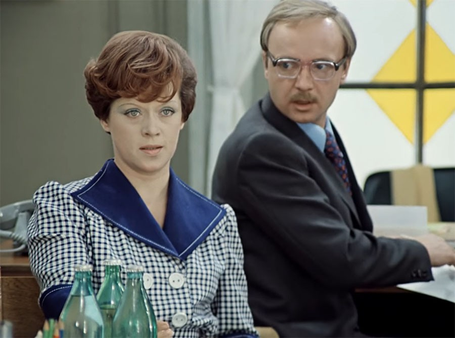 служебный роман фильм 1977 светлана немоляева. эльдар рязанов актёры ссср. эльдар рязанов на съемках служебного романа. режиссер служебного. режиссер служебного.