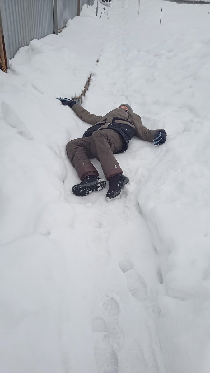 Снег чистый, можно и полежать