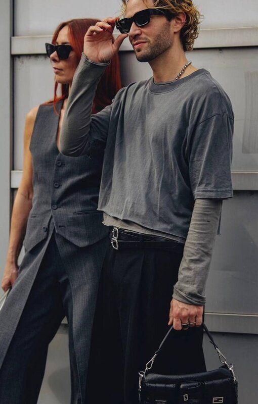 Единство пары можно продемонстрировать с помощью одинаковых оттенков, форм и деталей