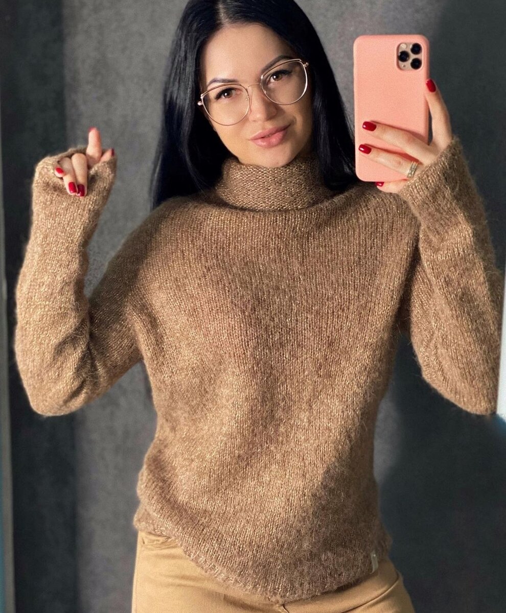 Современная водолазка. Фото и работа @leya_koss