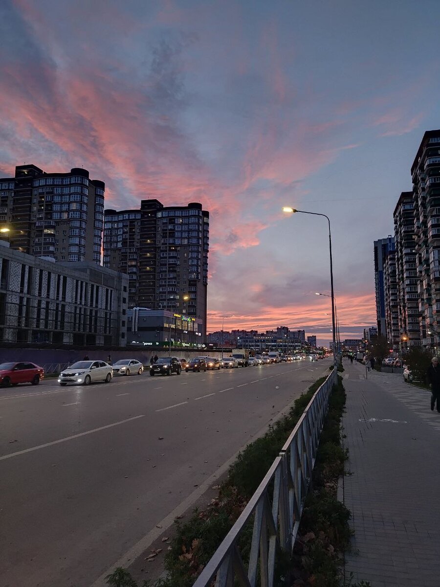 Моя прогулка по вечернему городу. Скоро буду там гулять.