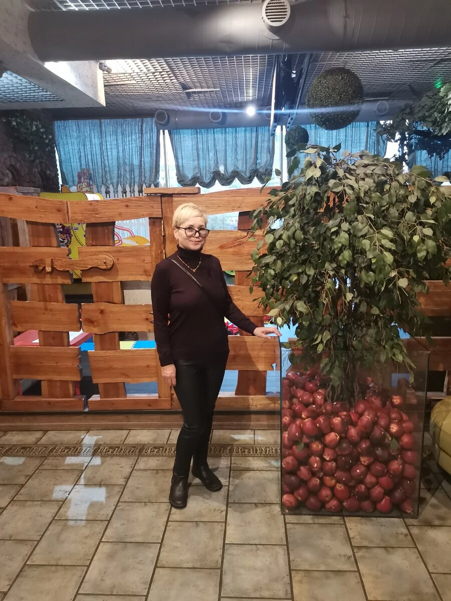 Пенелопа крус вики кристина барселона. Влюбленные парочки. Девушка влюбилась. Просто друг что делать. Мужчина и женщина любовь.