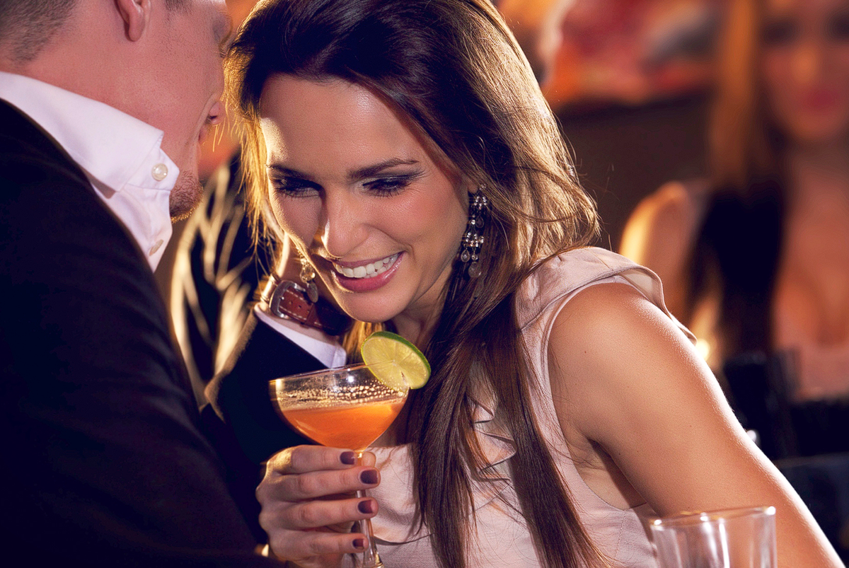 Видеть во сне жену. Любовнице снится жена. Любовнице снится жена. Еврейские анекдоты про мужа и жену. Мужчина и женщина в кровати.