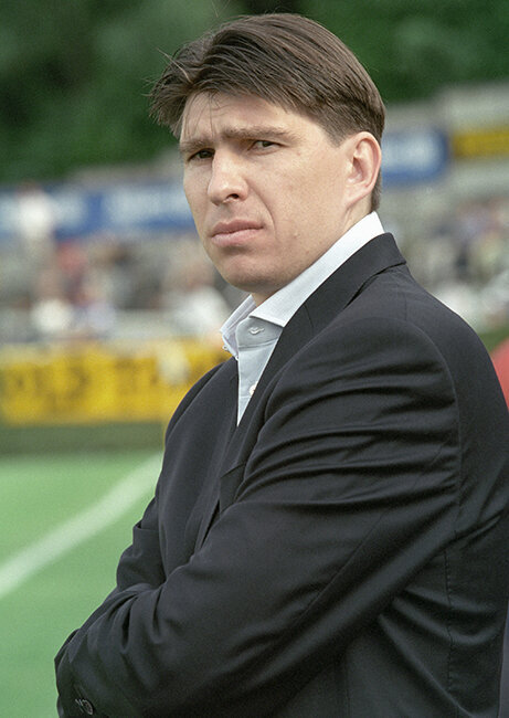 Машину уводит вправо. Сход развал прикол. Развал колёс в стороны. Машину тянет влево вправо причины. Тянуть влево.