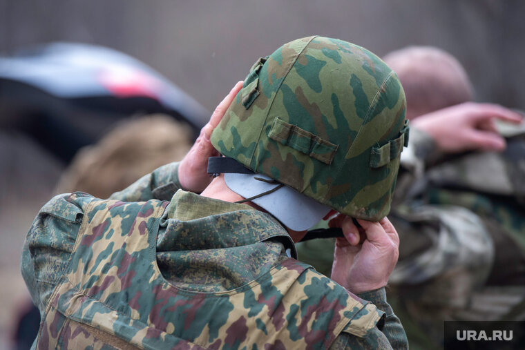 Семья военного. Отпуск по личным обстоятельствам военнослужащих по призыву. Отпуск семьи военнослужащих. Российский солдат с ребенком. Семья российского военного.
