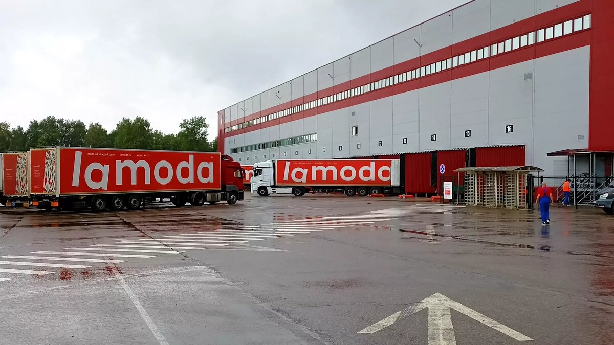     В Ростове-на-Дону в «Мегамаге» должен заработать спортивный магазин Lamoda Sport Outlet, сообщает корреспондент RostovGazeta.