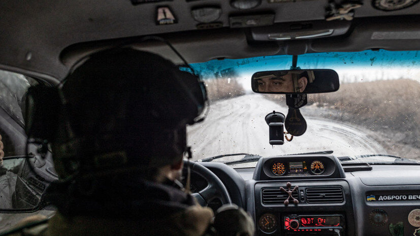 женщина в отчаянии. становиться отчаянно. девушка у окна. человек в тоске. девушка в отчаянии.