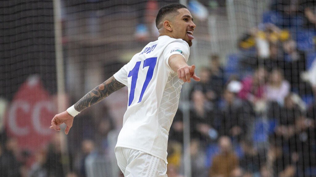 Крутов евгений михайлович актер. Юлия киселева прайм фитнес. Инструктор 11. Инструктор по вождению александр тамбов. Олег аркадьевич еремеев.